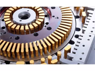 Werkzeugteile gedreht und drahterodiert