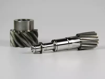 Schrägverzahnte Welle