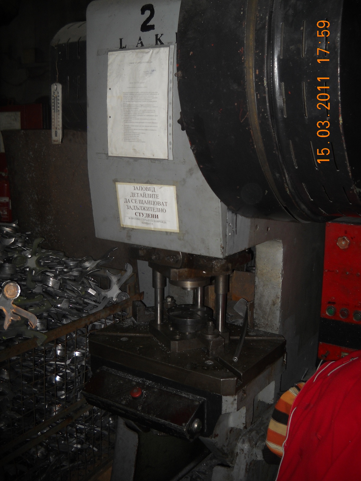 Pnneumatic trimming press
