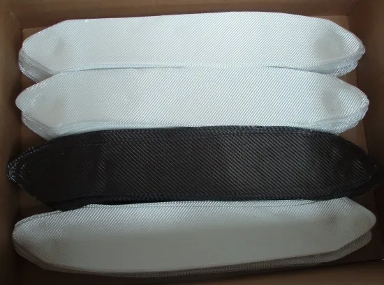 Zuschnitt von Glasfaser- und Kohlefasergewebe