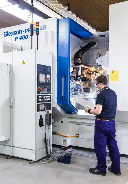P400 Gear Hobbing Machine