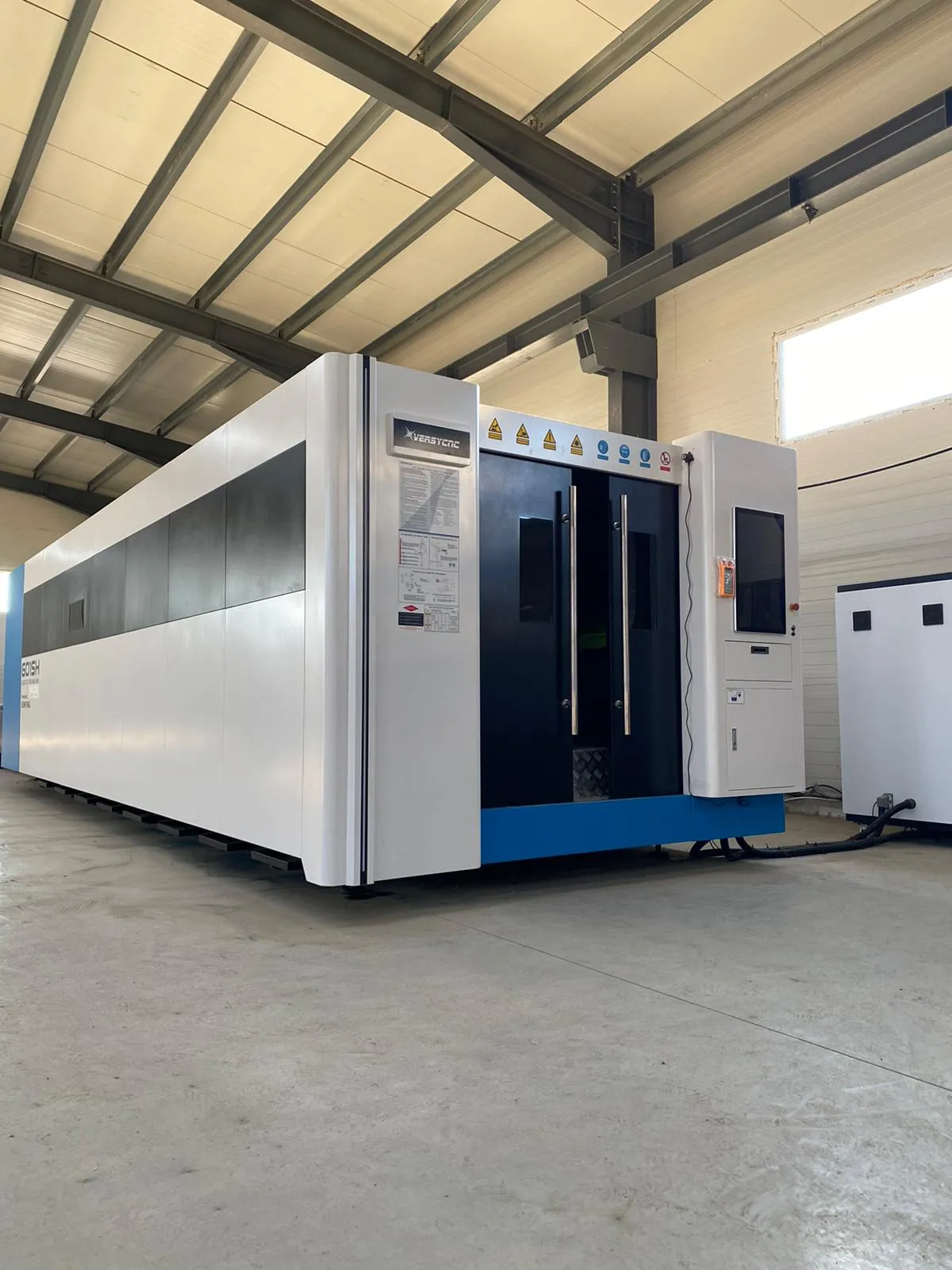 Laser cutting machine