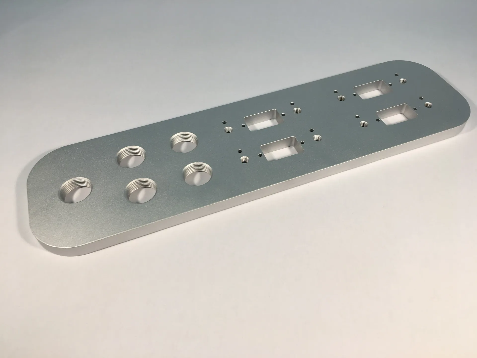 Kabel- & Stecker-Durchführung