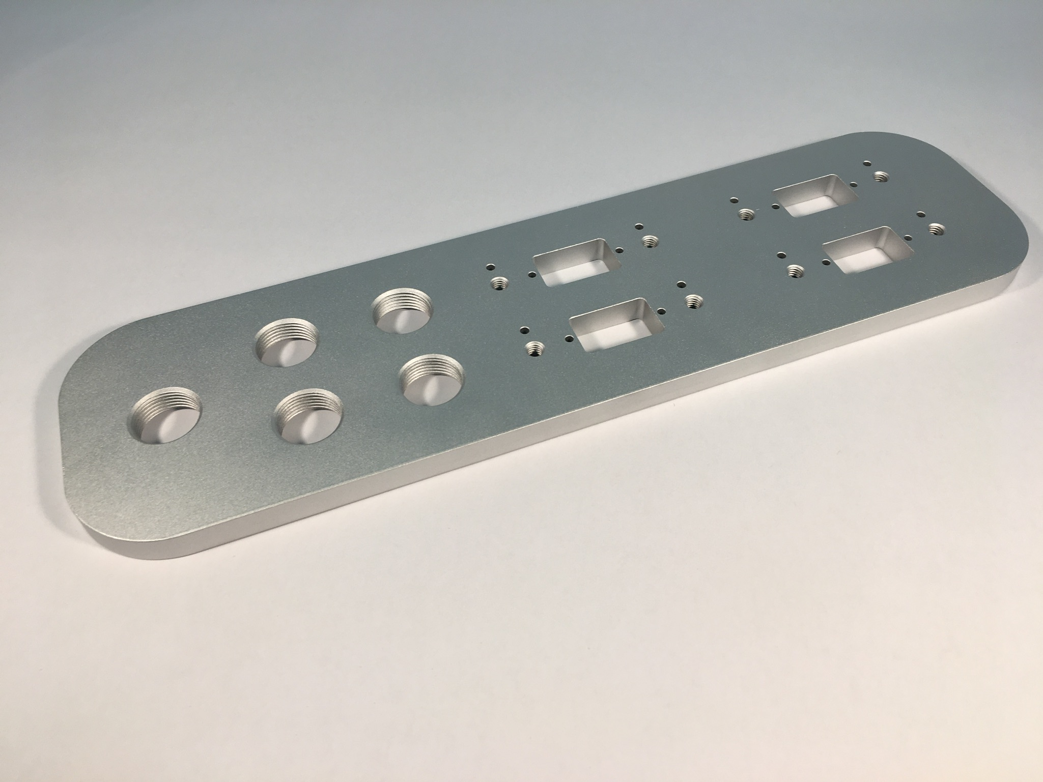 Kabel- & Stecker-Durchführung