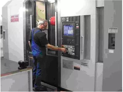 Multi Fräs- Drehzentrum NT 4200