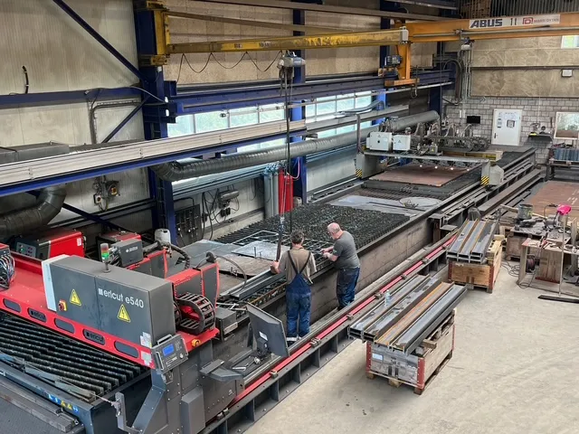 Feinstrahlplasmaschneidmaschine